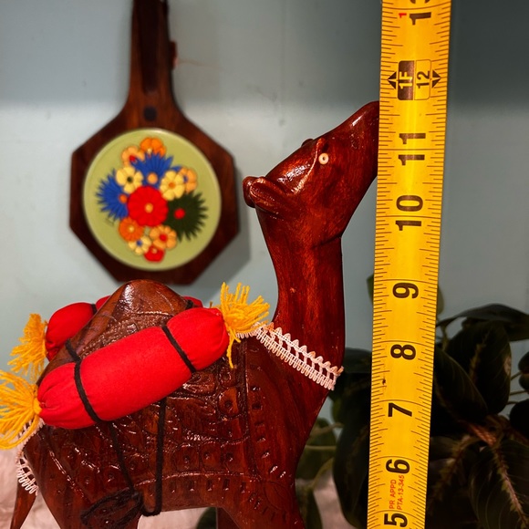 Solid wood carved camel - Picture 2 of 5